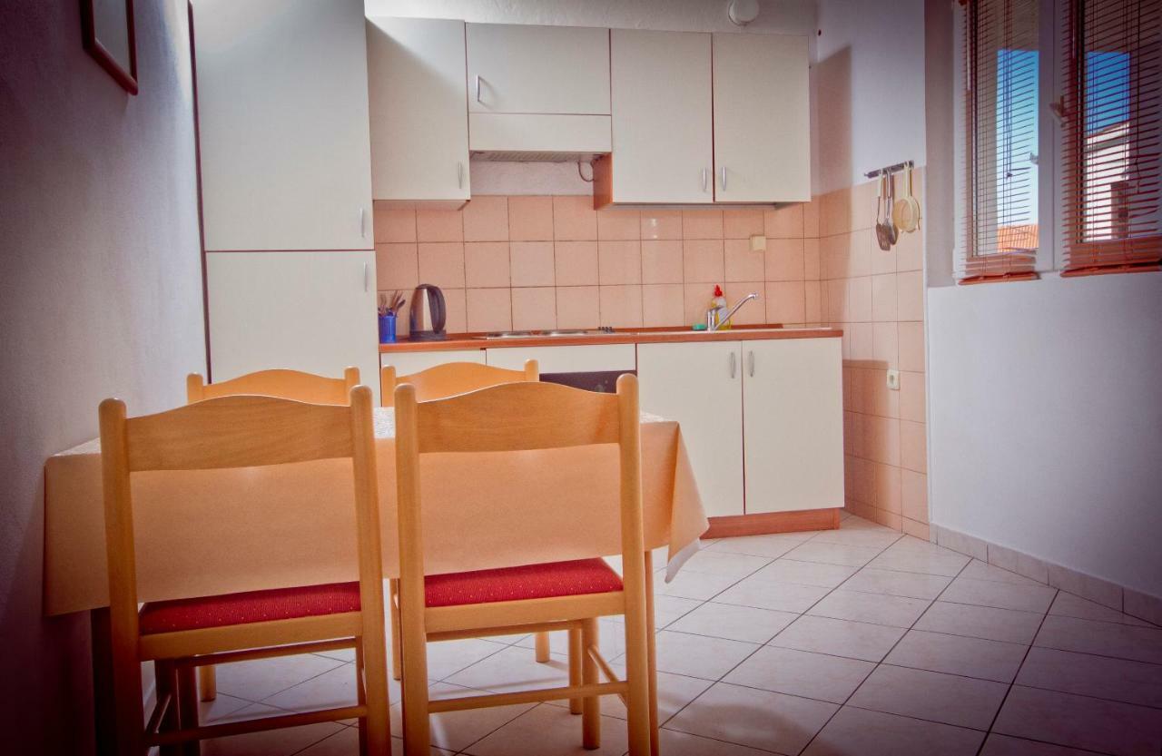 Apartment Mara Primosten Luaran gambar